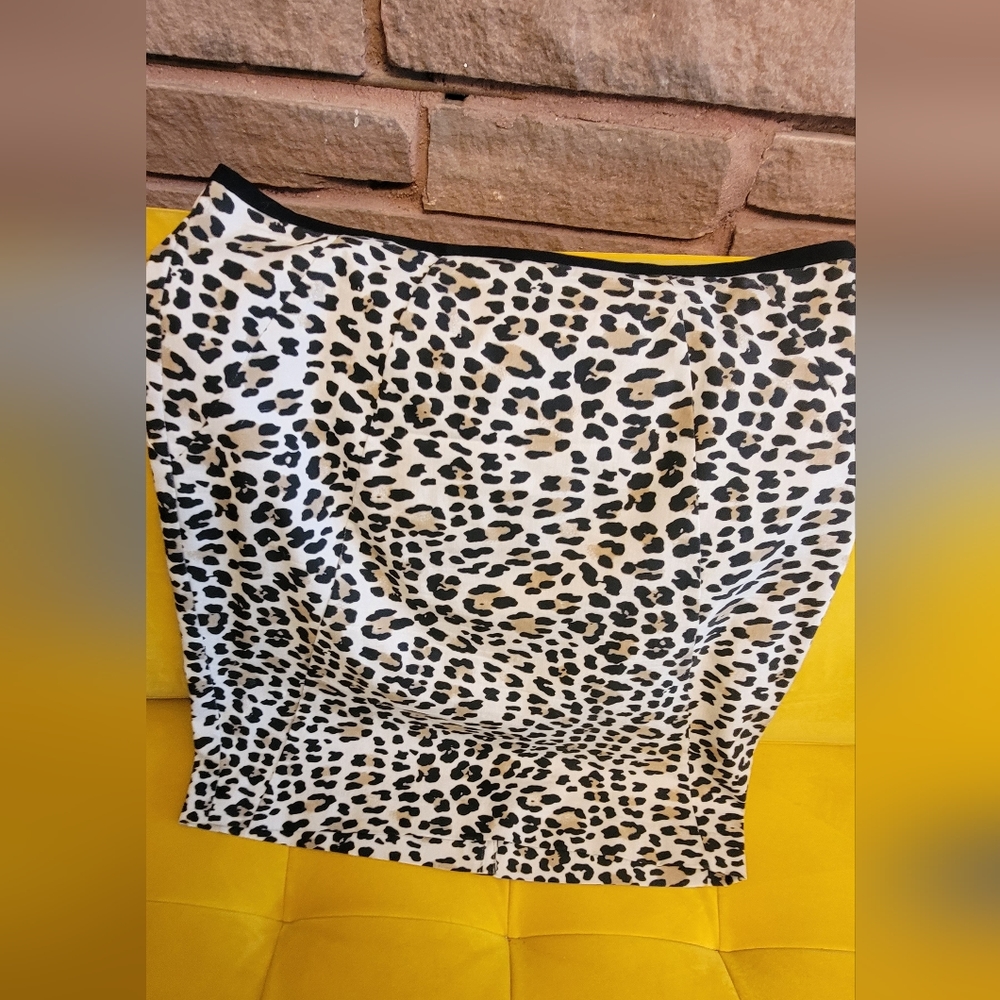 White House Black Market, Pencil stretch skirt size14 panther print color.